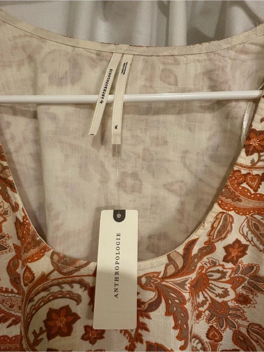 NWT Anthropologie Rust and Cream Paisley V-Neck Puff Sleeve Top